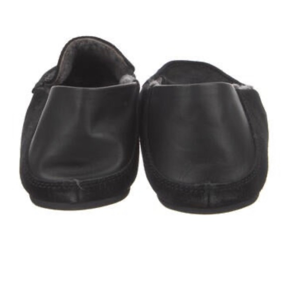 Vince Suede Moccasins
•   Black
•   Lamb Fur Trim
•   Round-Toes